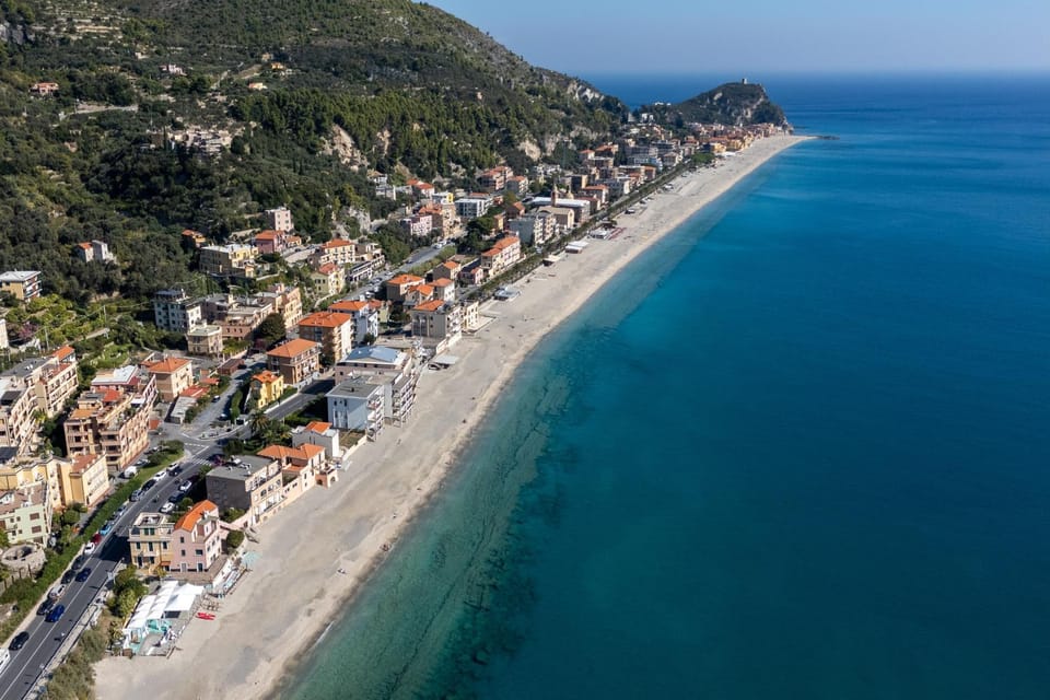 Villa Liliana - Stella Marina - Trilocale Elegante con Balcone Vista Mare - Accesso Diretto alla Spiaggia Apartment in Varigotti