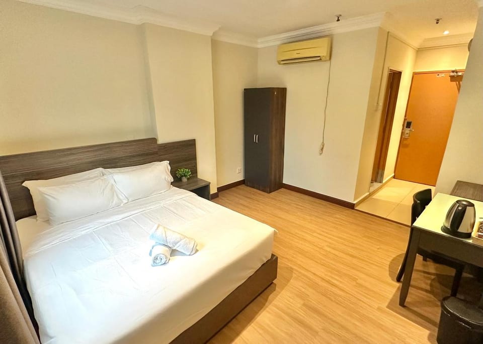 Bed, Bedroom, air conditioner