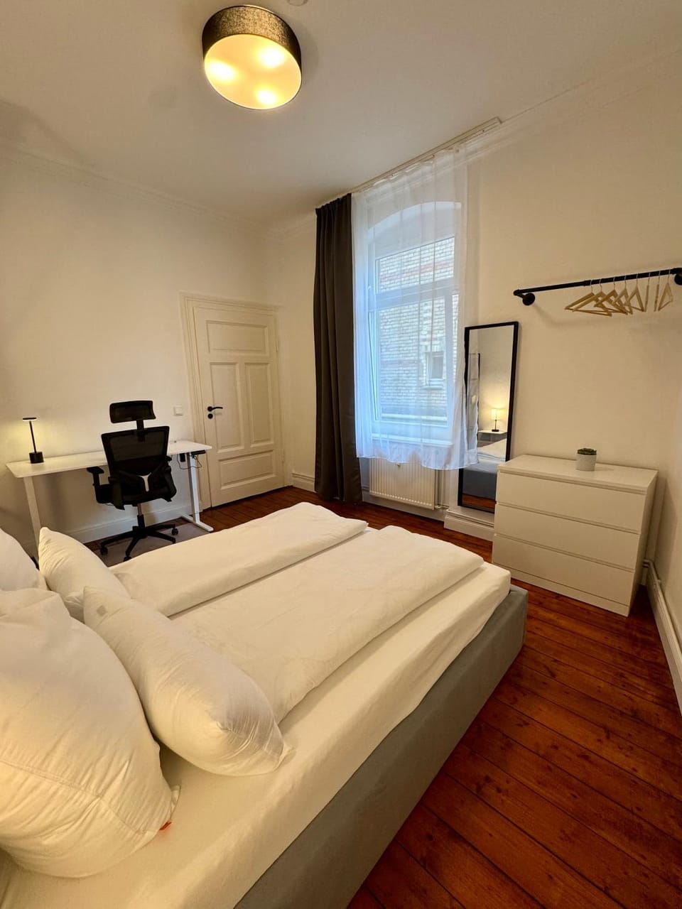 Bed, Photo of the whole room, Bedroom