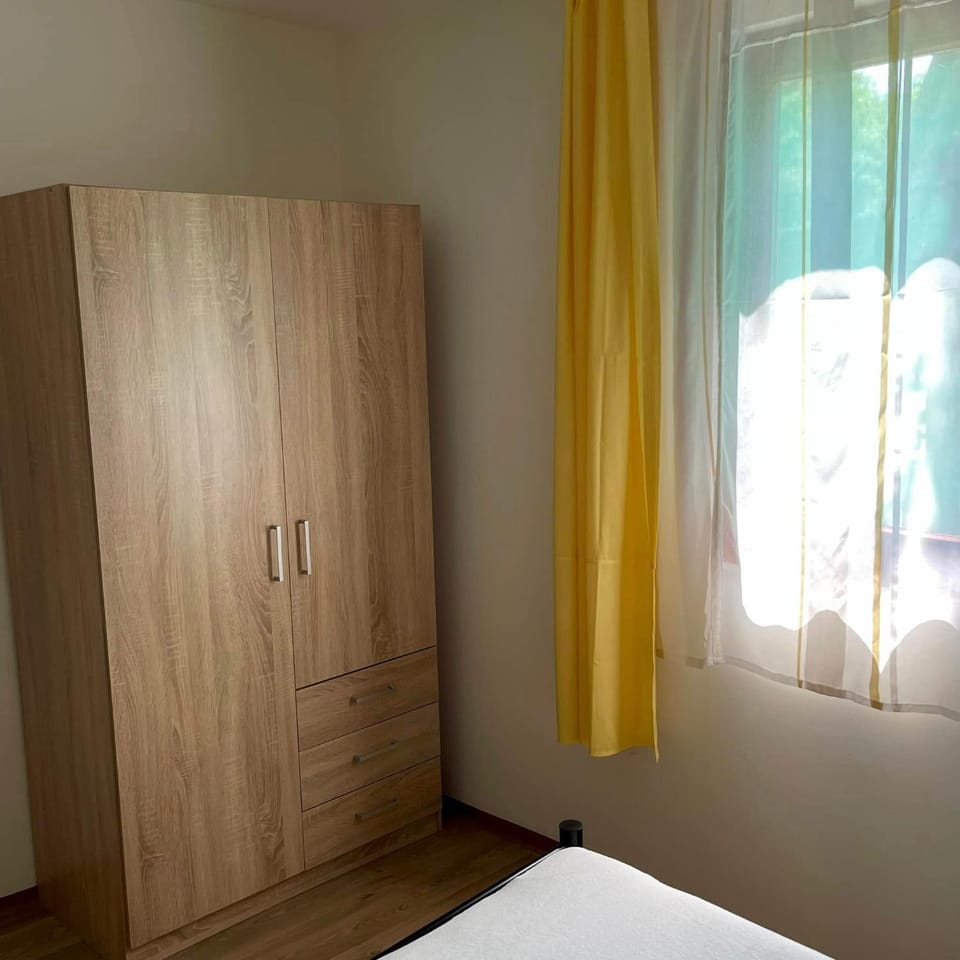 Bedroom, wardrobe