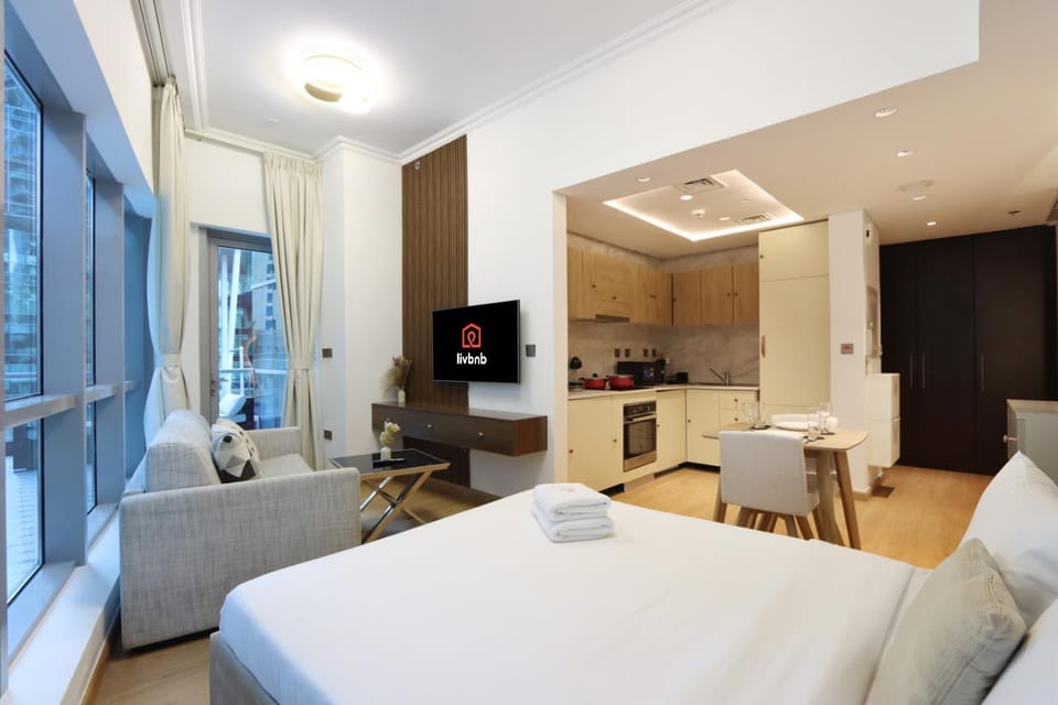 Bed, TV and multimedia, Living room