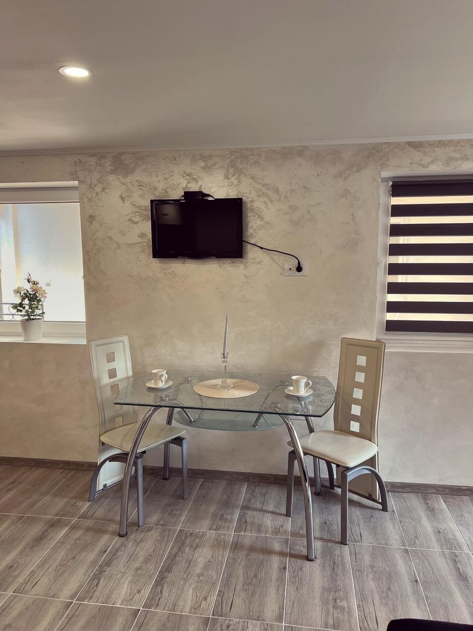 TV and multimedia, Living room, Seating area, Dining area