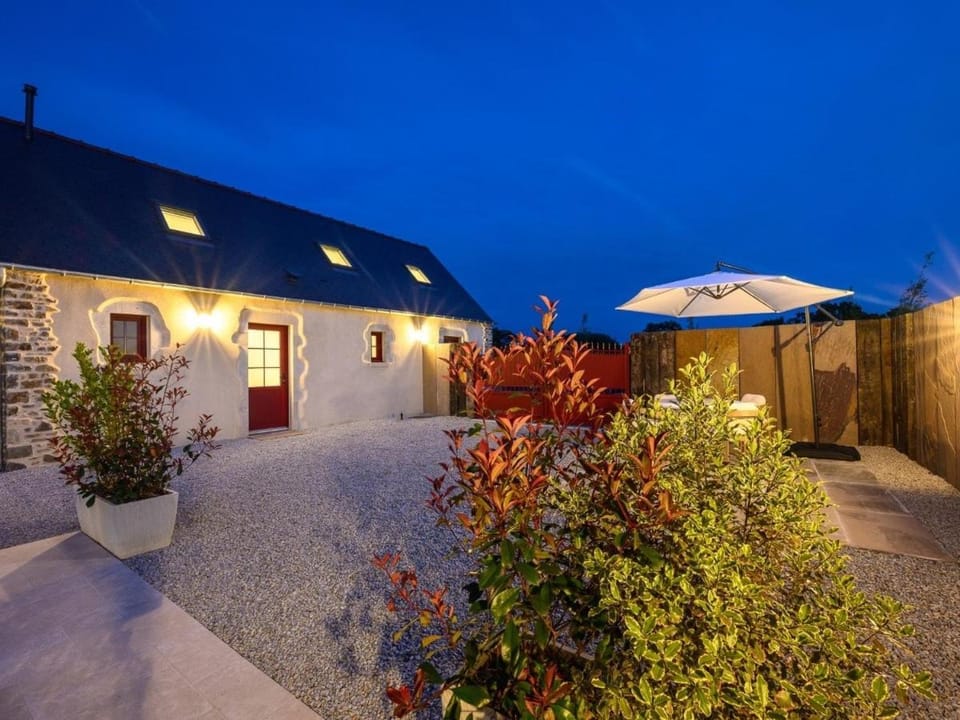 Gîte dans le Cotentin avec jacuzzi professionnel sous un dôme vitré House in Normandy
