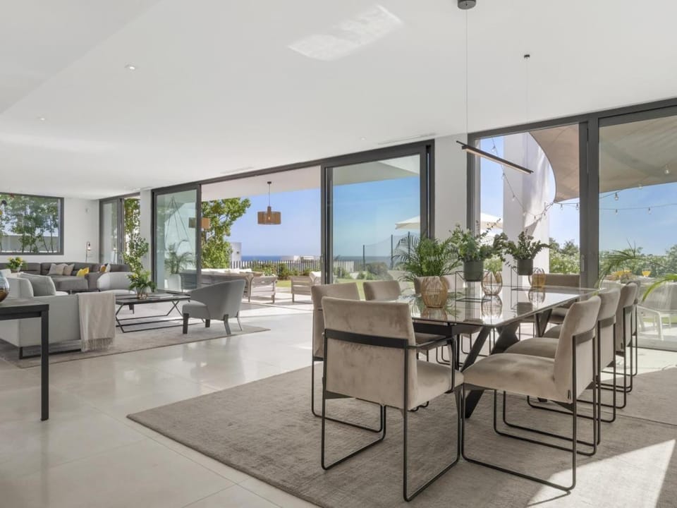View (from property/room), Balcony/Terrace, Living room, Dining area