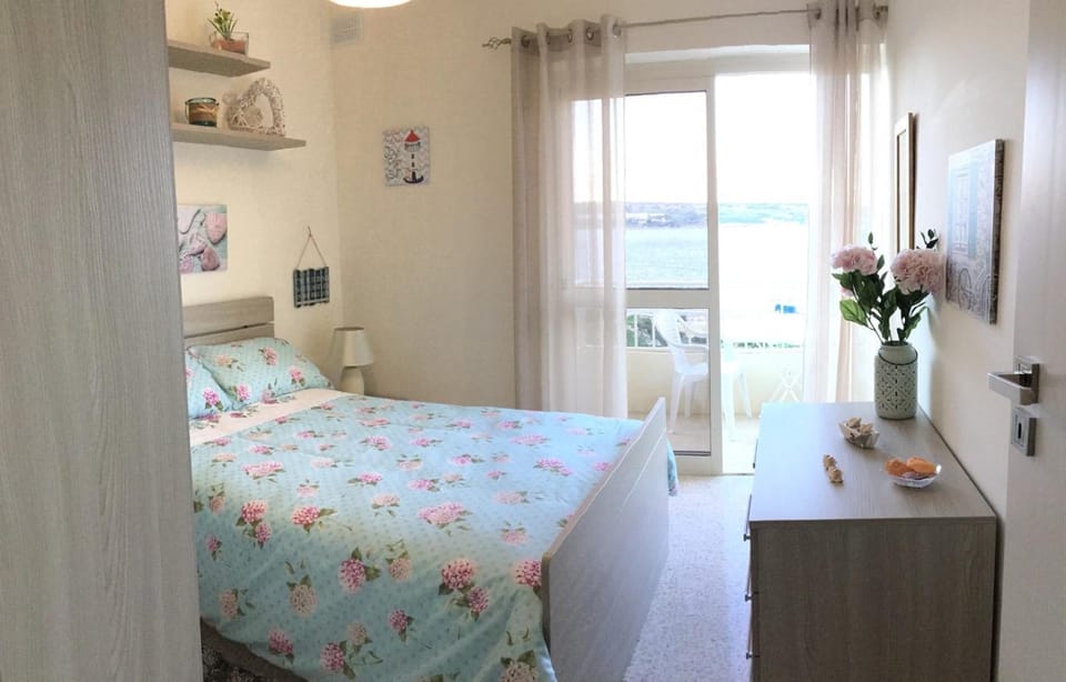 Bed, Natural landscape, View (from property/room), Photo of the whole room, Bedroom, Sea view