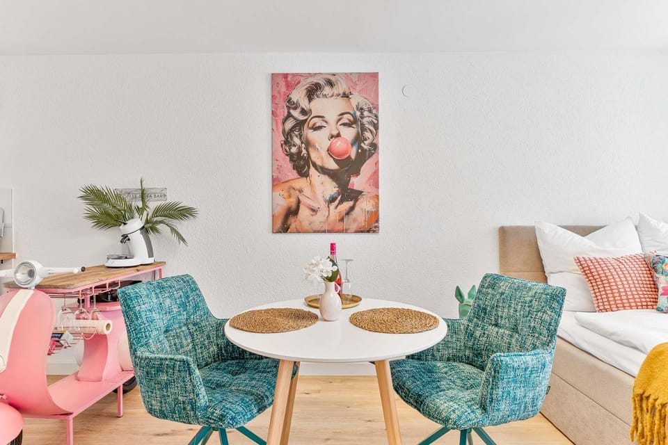 Seating area, Dining area