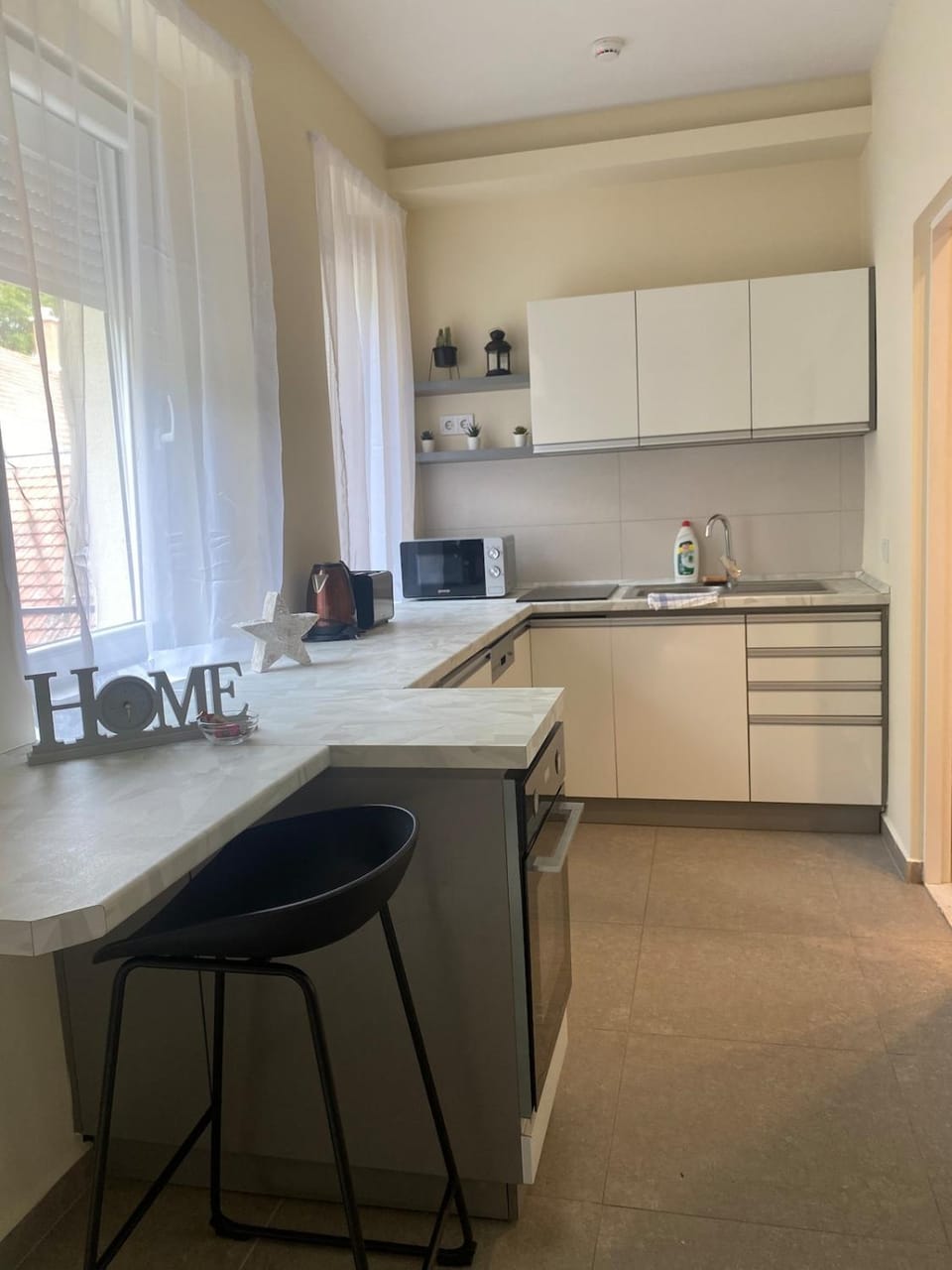 Kitchen or kitchenette, Dining area, stove