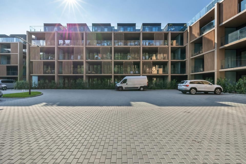 Property building, Neighbourhood