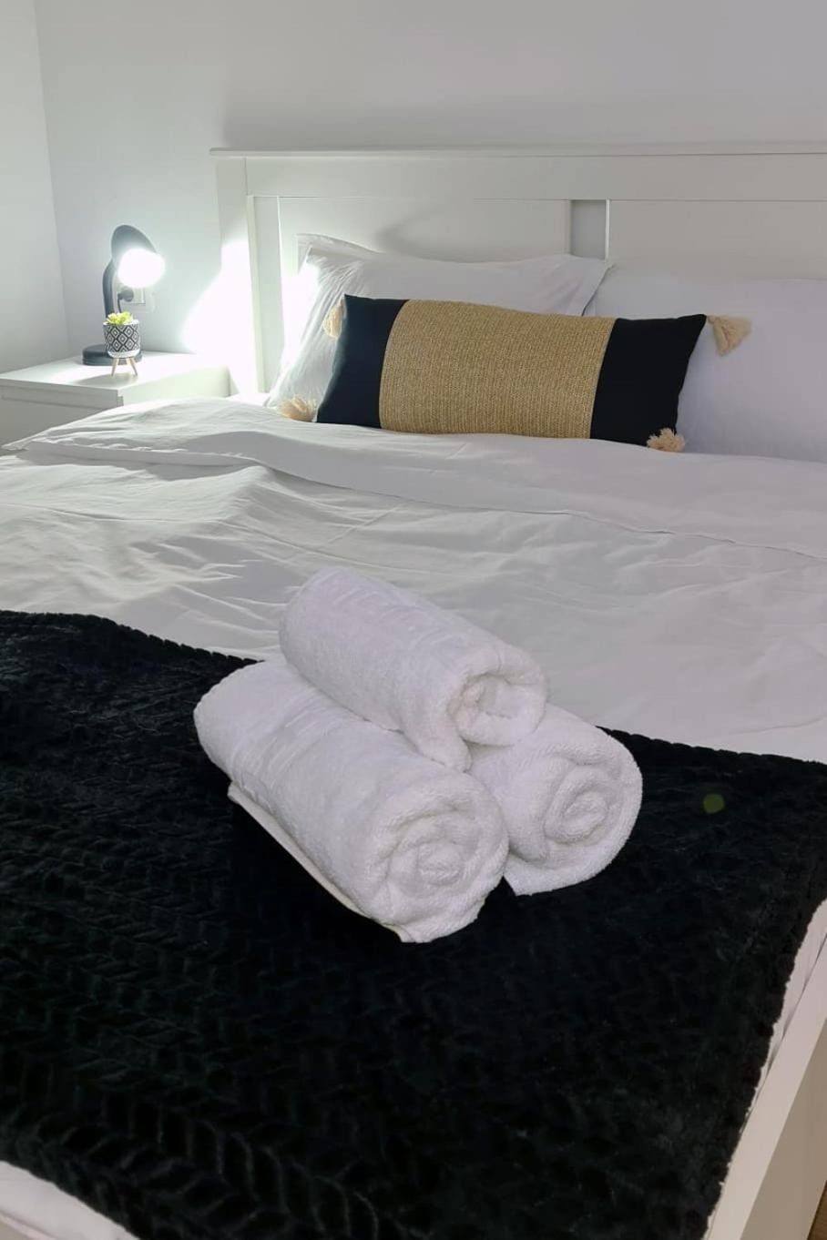 Bed, Photo of the whole room, Bedroom, towels