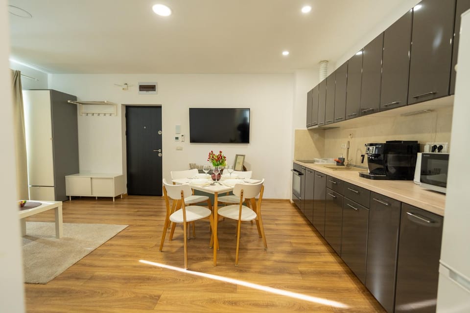 TV and multimedia, Kitchen or kitchenette, Dining area, oven