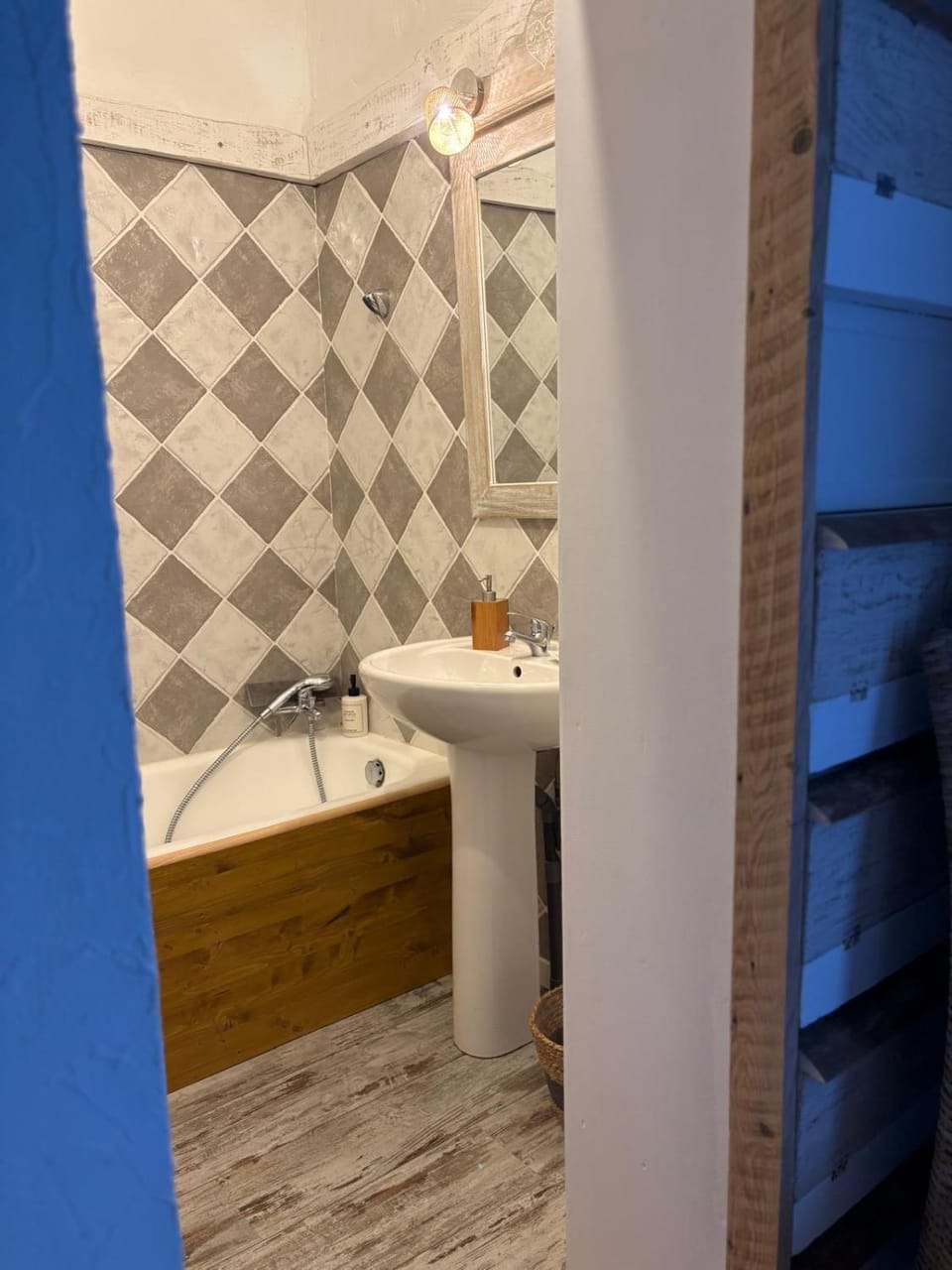 Chambre Bohème chic avec jacuzzi Bed and Breakfast in Occitanie