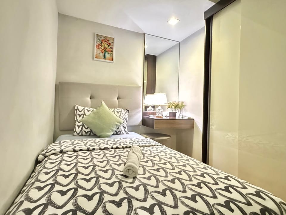 Central Living Ploenchit Apartment in Bangkok