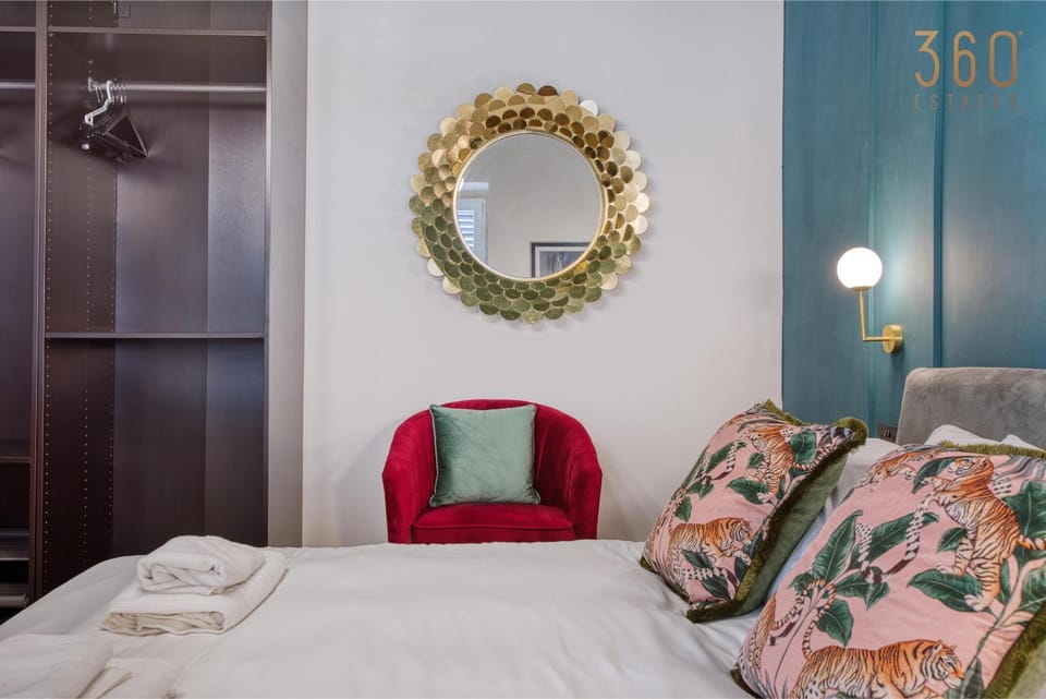 Bed, Photo of the whole room, Bedroom, towels, wardrobe