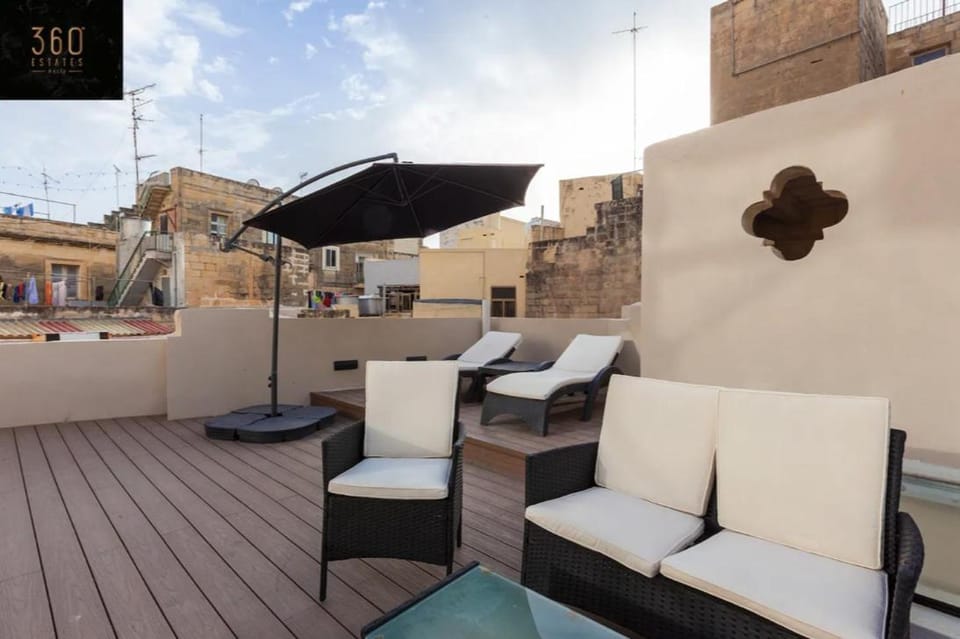 Patio, Day, View (from property/room), Balcony/Terrace, Living room, Seating area
