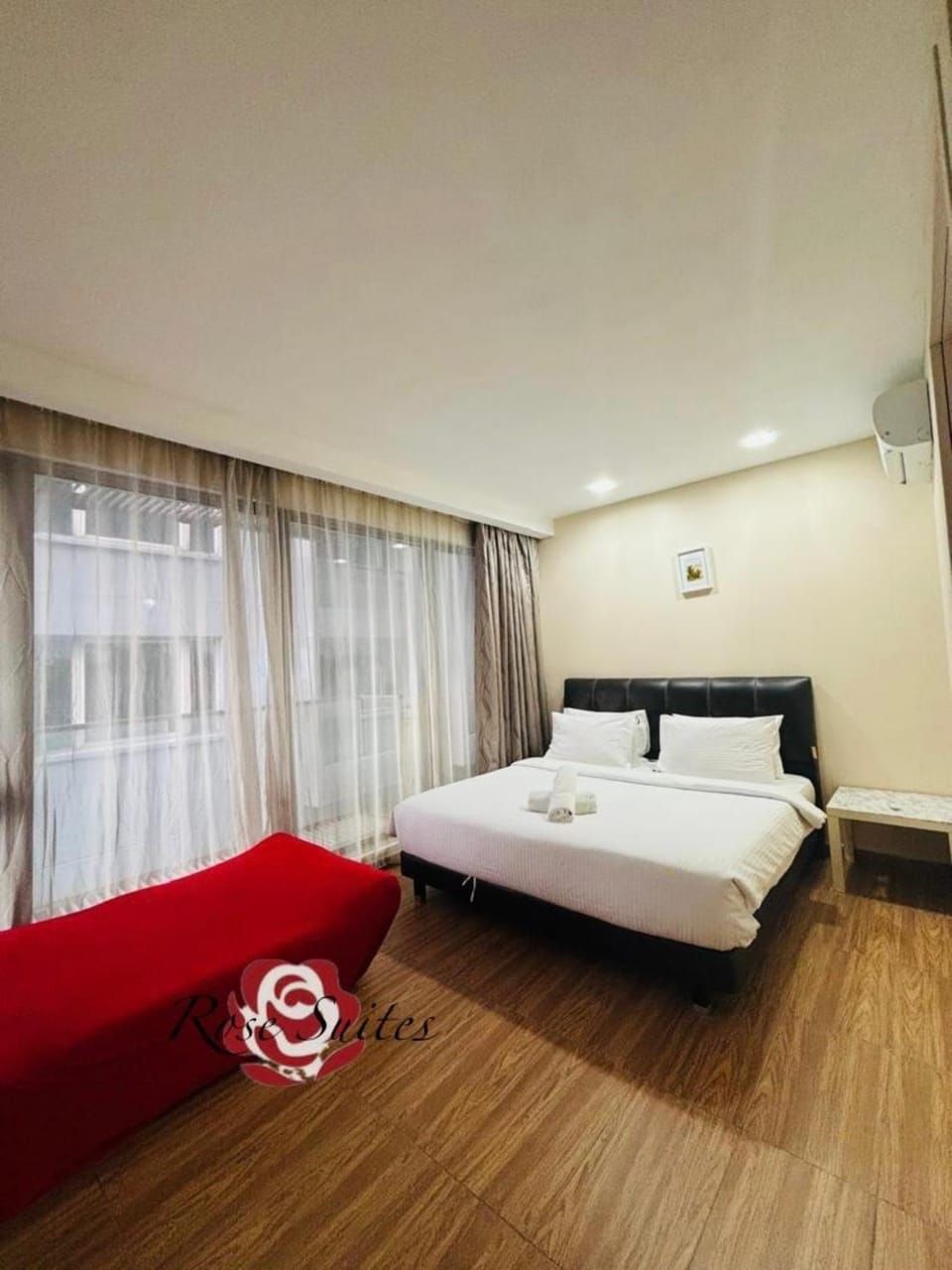 Bed, Bedroom, towels