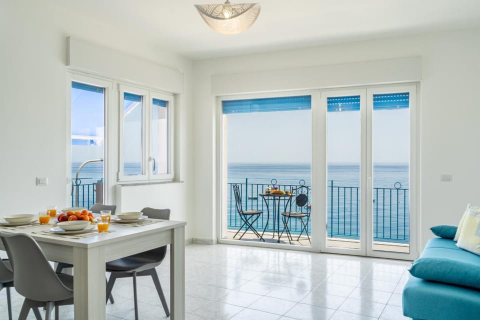View (from property/room), Balcony/Terrace, Living room, Dining area, Sea view