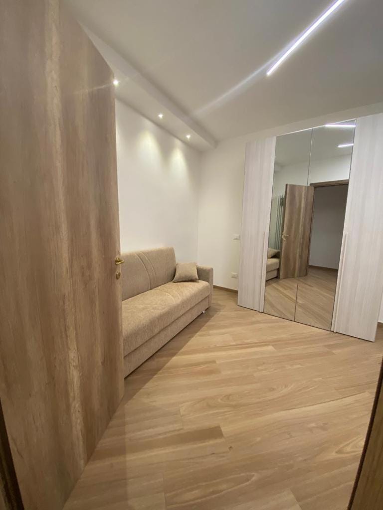 Bed, Photo of the whole room, wardrobe