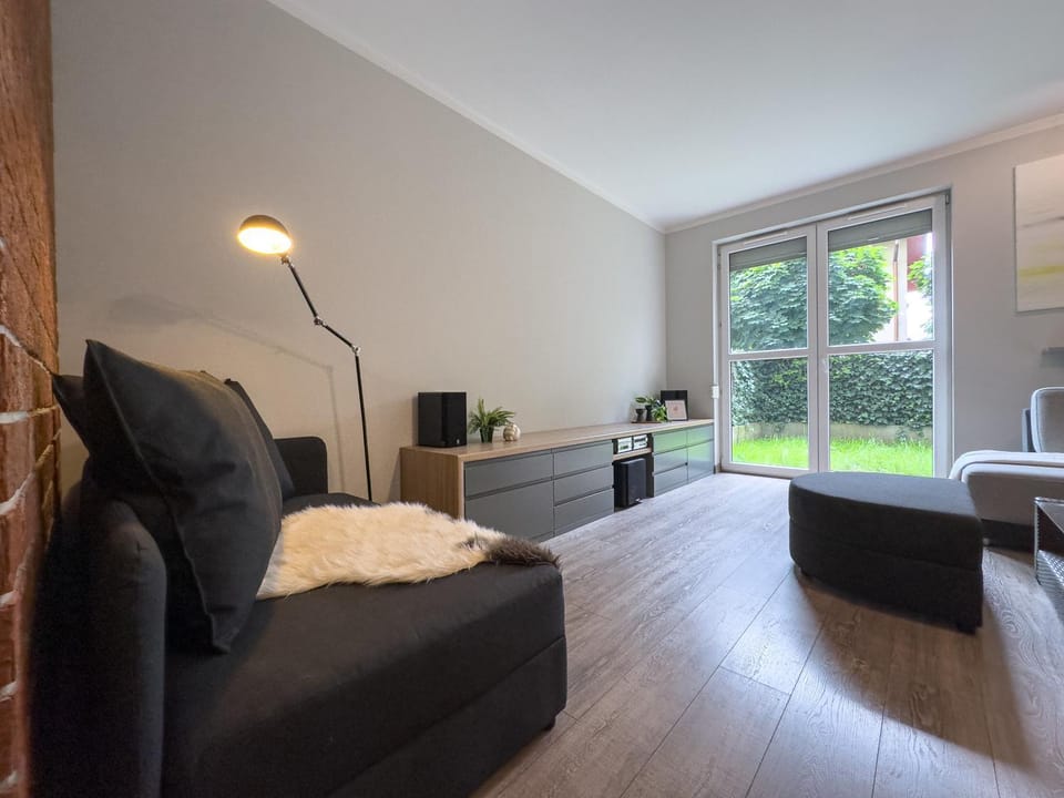 Communal lounge/ TV room, TV and multimedia, Living room, Seating area, Evening entertainment