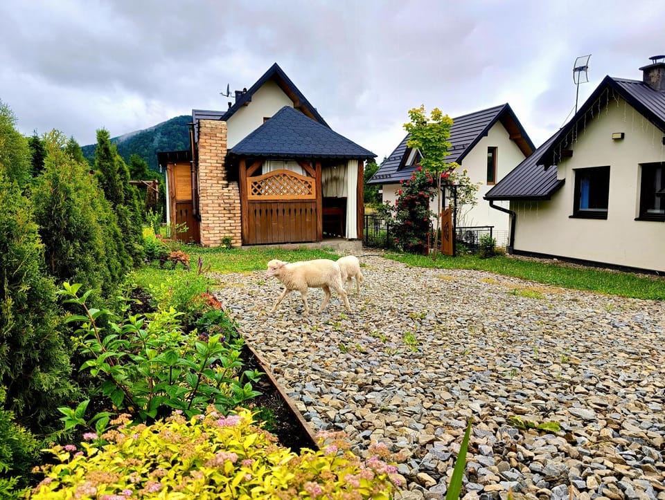 W sercu Małych Pienin - domek z jacuzzi House in Lesser Poland Voivodeship