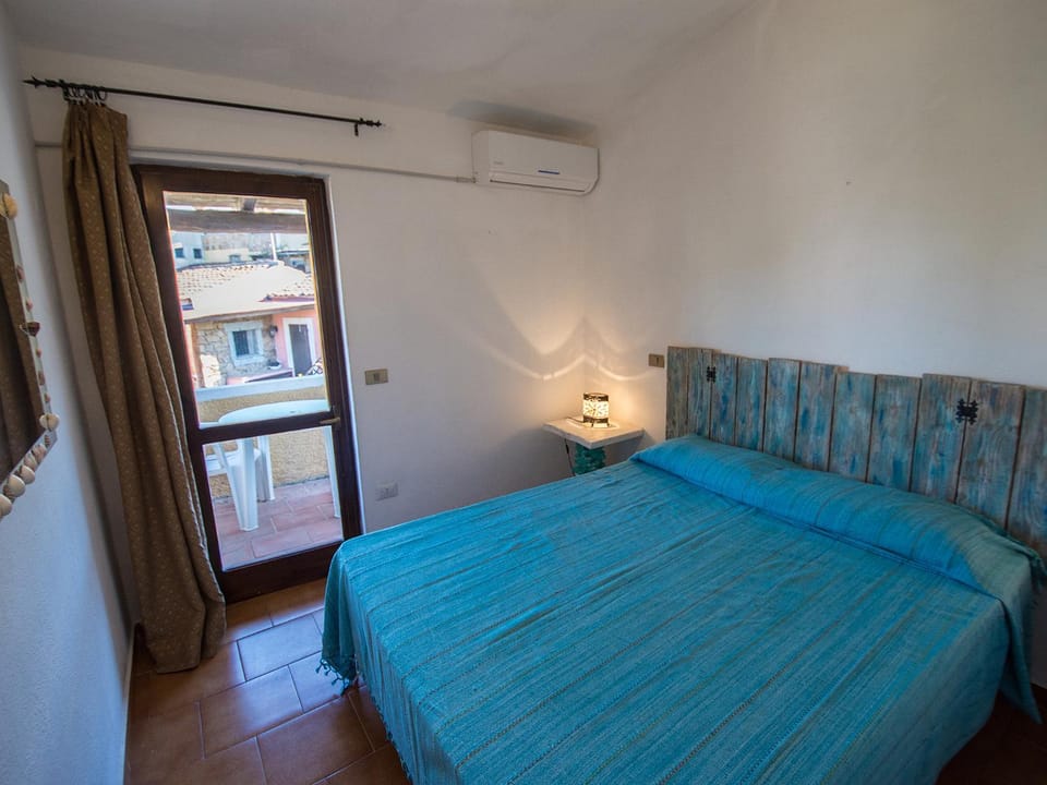Bedroom, air conditioner