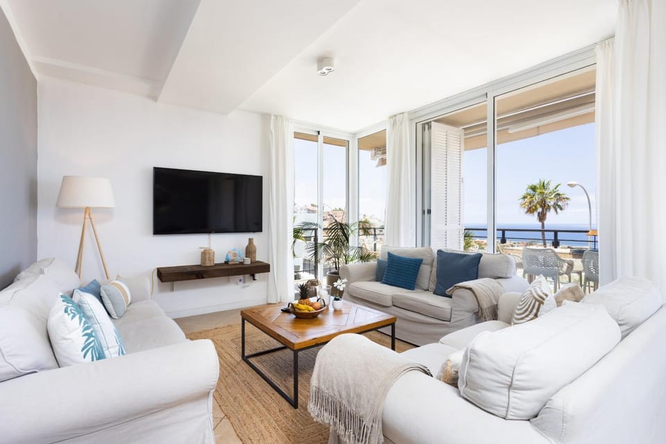 Communal lounge/ TV room, Living room