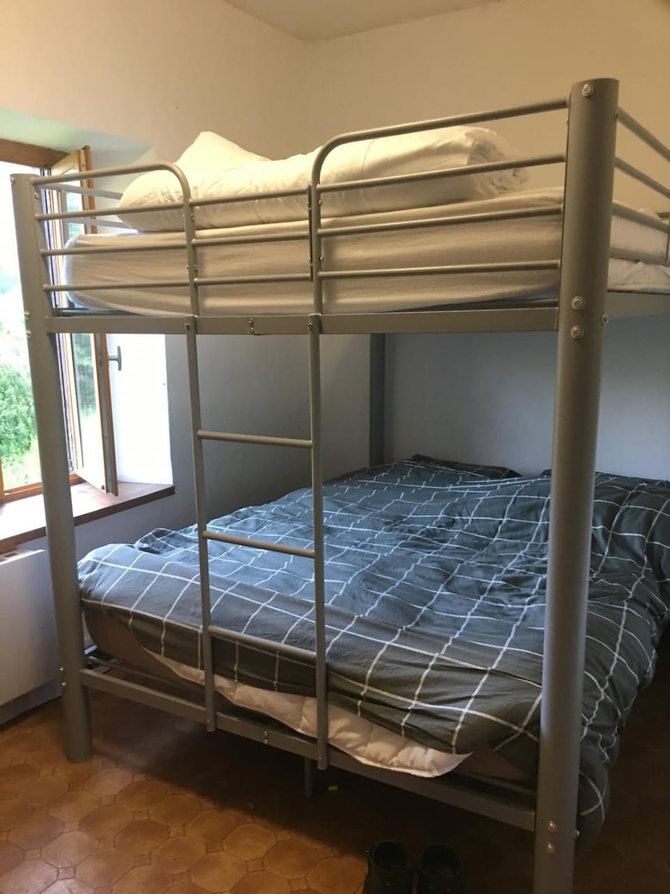 Bedroom, bunk bed