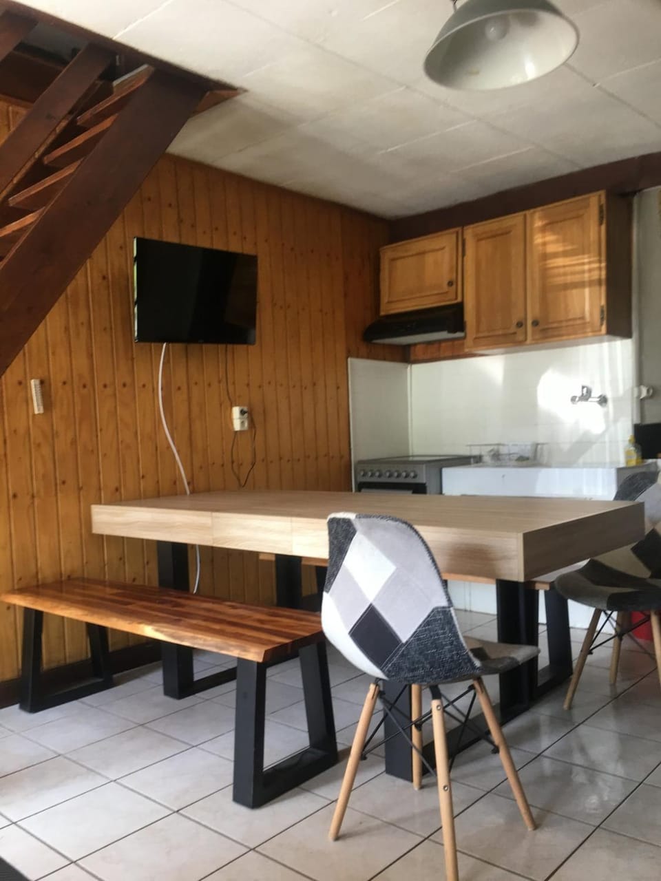 TV and multimedia, Kitchen or kitchenette, Dining area, stove
