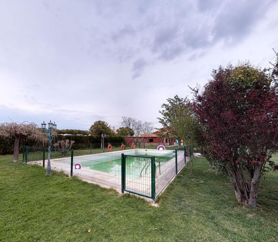 Swimming pool, Swimming pool