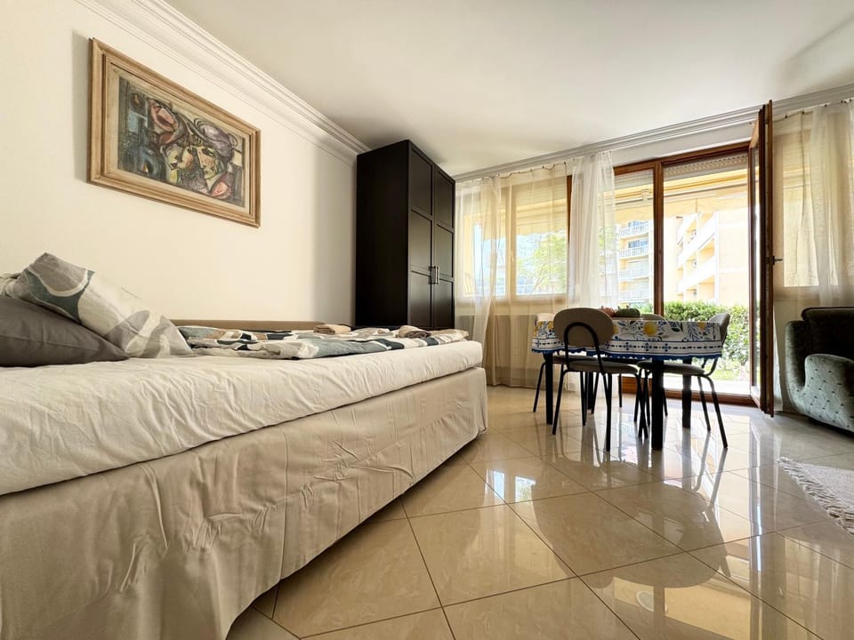Bed, Photo of the whole room