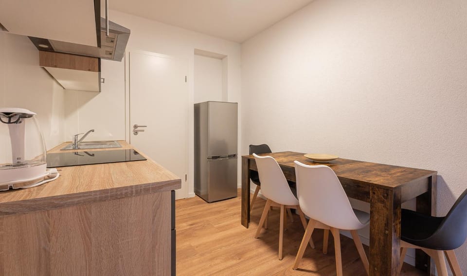 Kitchen or kitchenette, Dining area, oven, stove