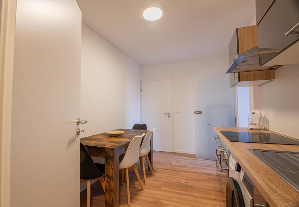 Kitchen or kitchenette, Dining area, oven, stove