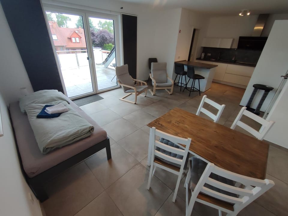 Bed, Living room, Photo of the whole room, Seating area, Dining area