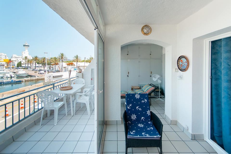 View (from property/room), Balcony/Terrace, Seating area, Dining area
