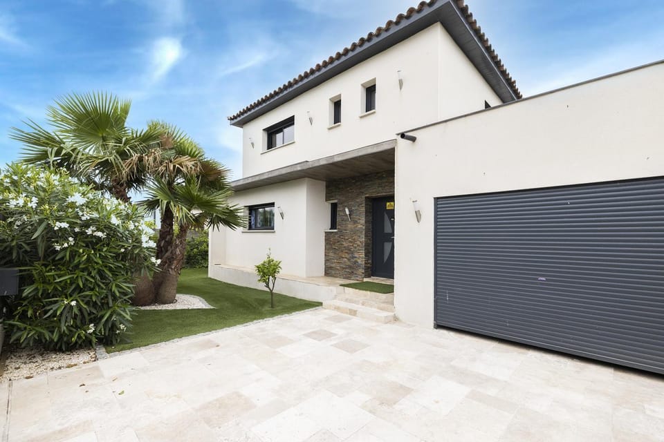 Property building, Garden