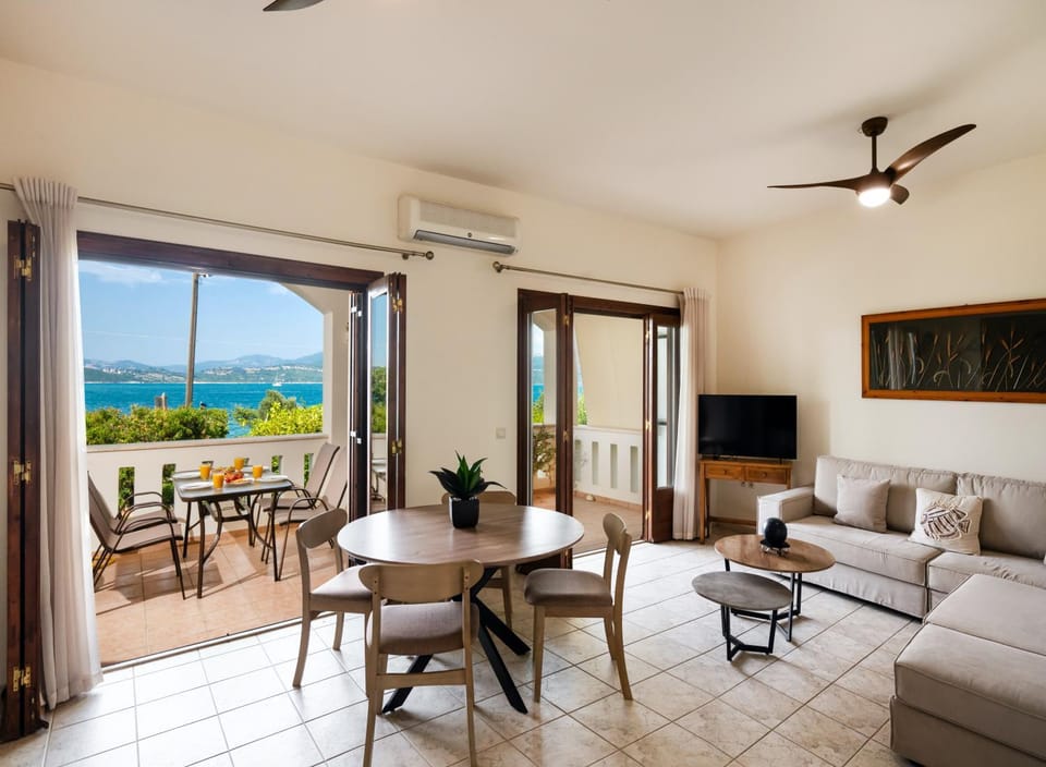 TV and multimedia, View (from property/room), Balcony/Terrace, Living room, Seating area, Dining area