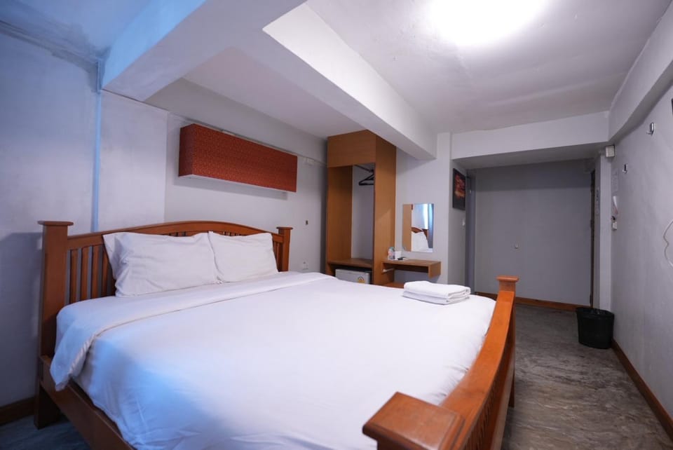 Bed, Photo of the whole room, Bedroom, wardrobe