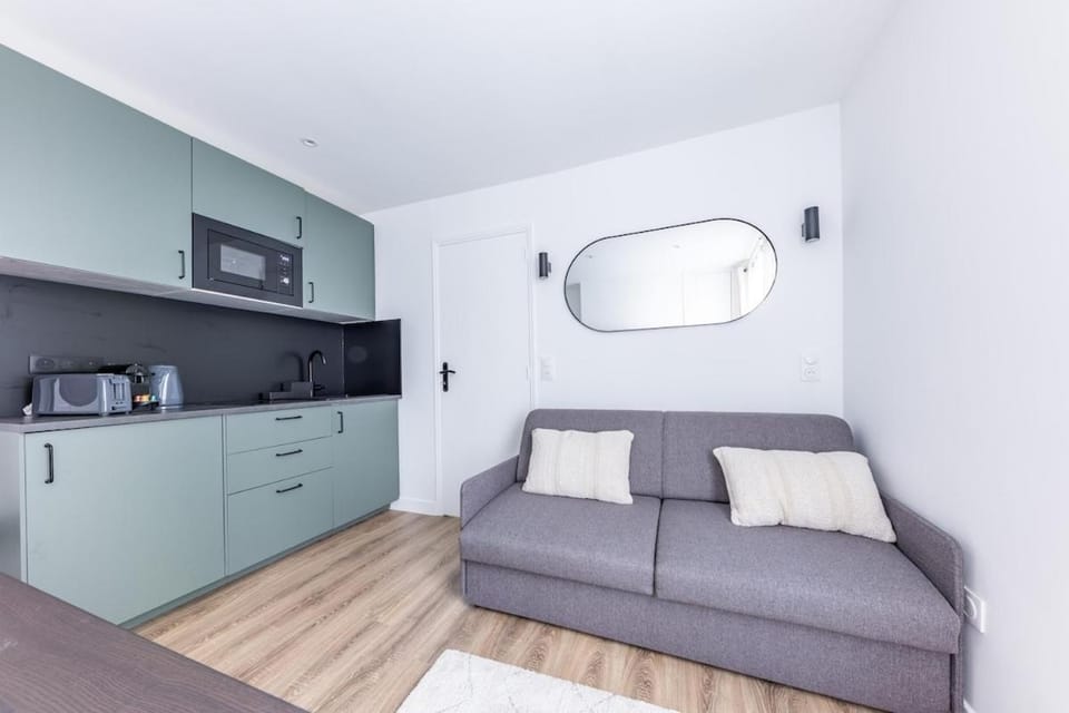Chic 4-Star Studio Only 10 Minutes from Le Marais Apartment in Paris