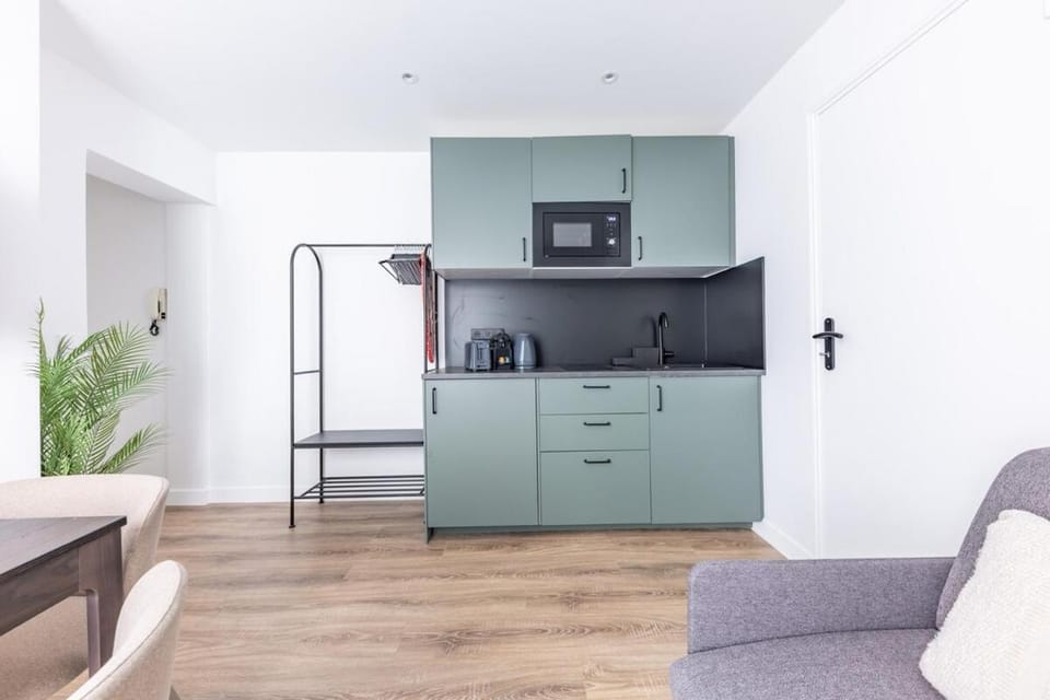 Chic 4-Star Studio Only 10 Minutes from Le Marais Apartment in Paris