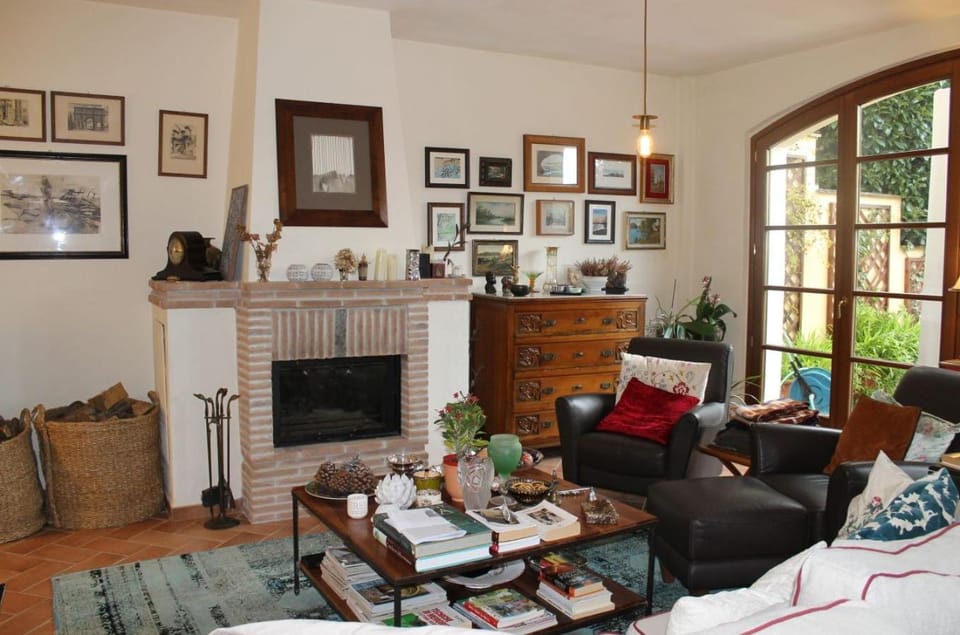 Communal lounge/ TV room