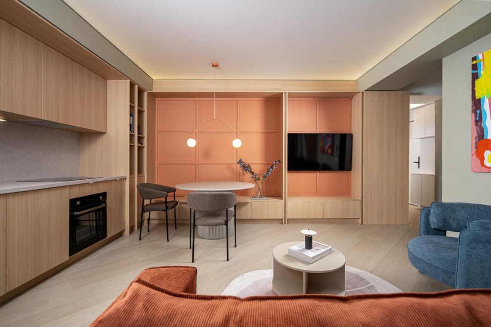TV and multimedia, Kitchen or kitchenette, Living room, Seating area, Dining area