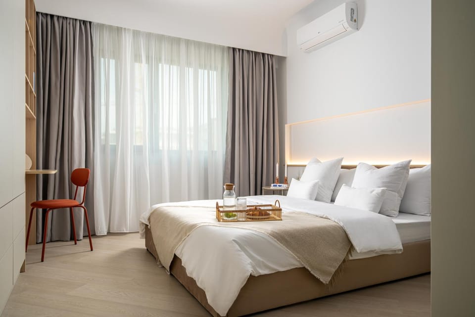 Bed, Photo of the whole room, Seating area, Bedroom, air conditioner