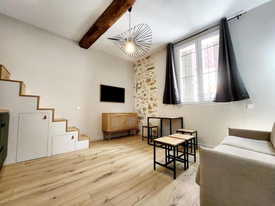 TV and multimedia, Seating area
