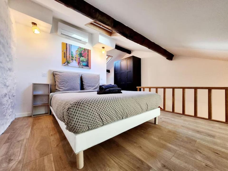 Bed, Bedroom
