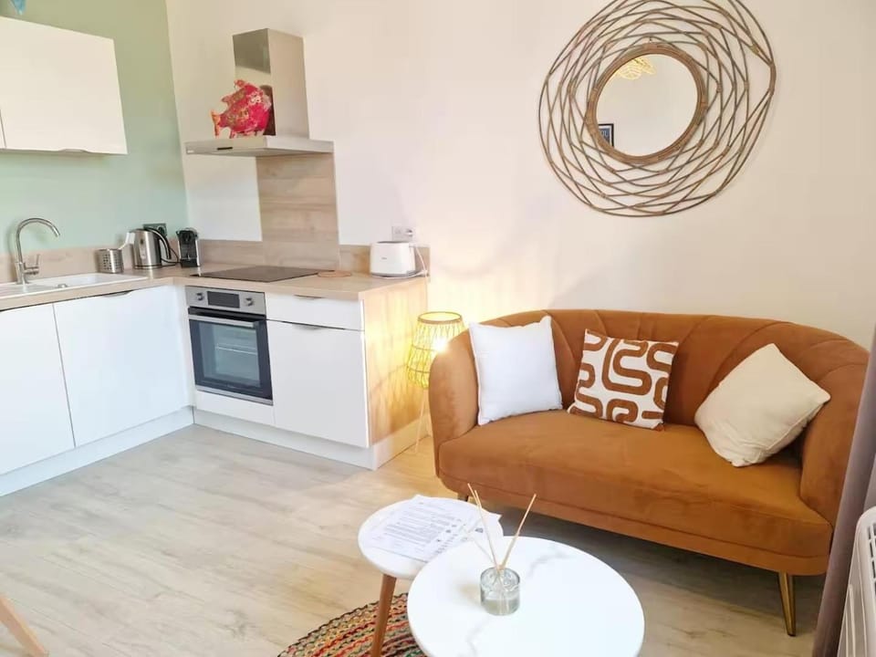 Kitchen or kitchenette, Living room