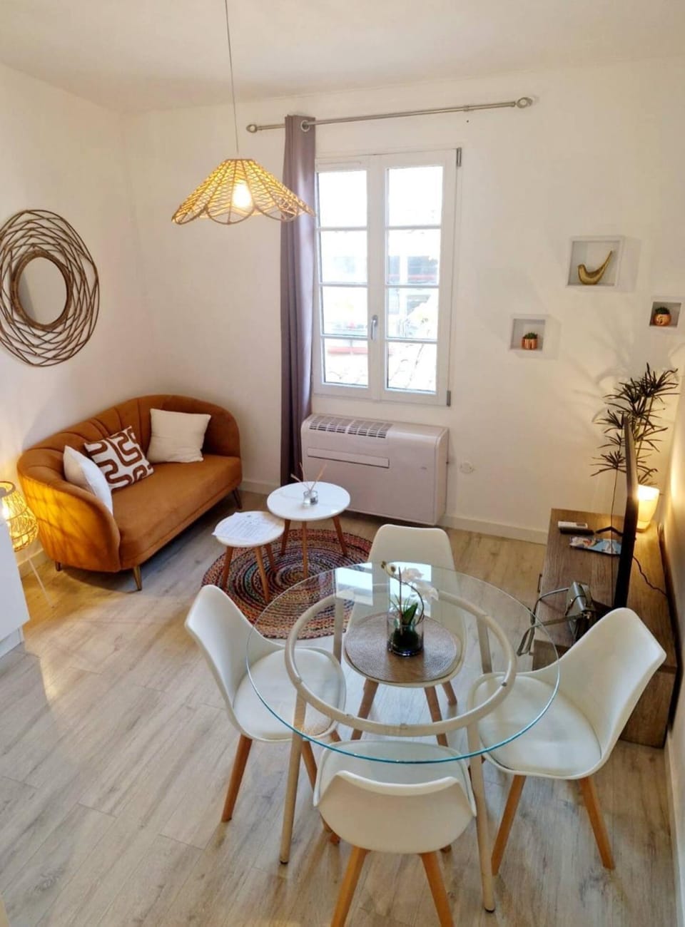Living room, Dining area