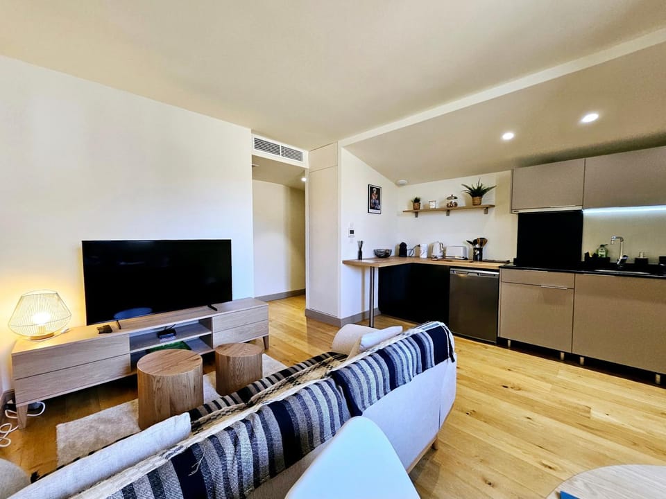 TV and multimedia, Kitchen or kitchenette