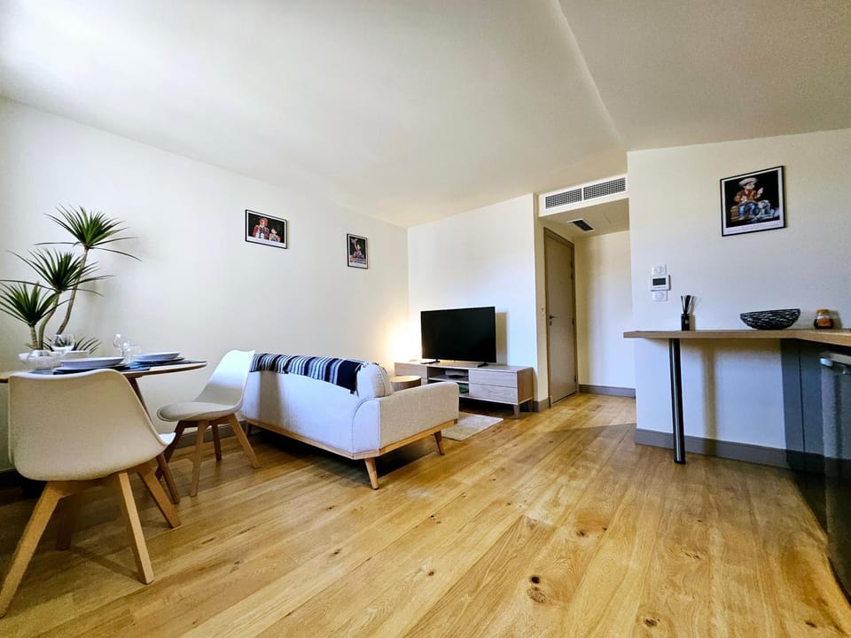 TV and multimedia, Kitchen or kitchenette