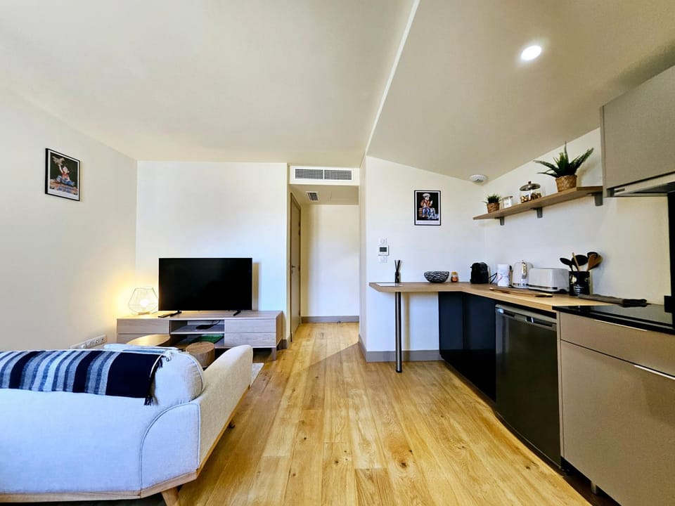 TV and multimedia, stove
