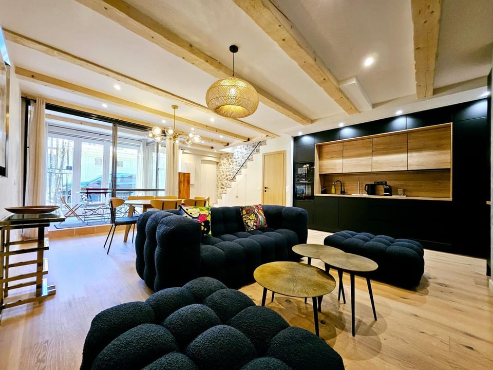 Kitchen or kitchenette, Living room