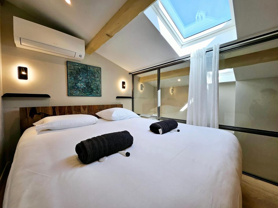 Bed, Bedroom